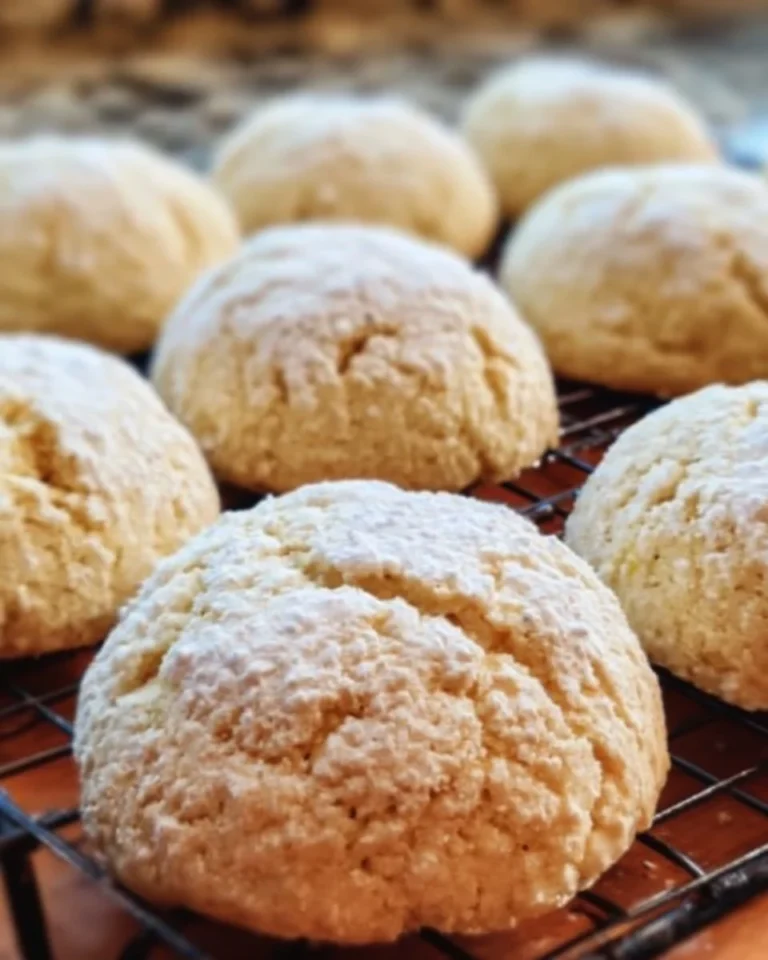 Italienische Mandelbutterkekse auf einem Teller