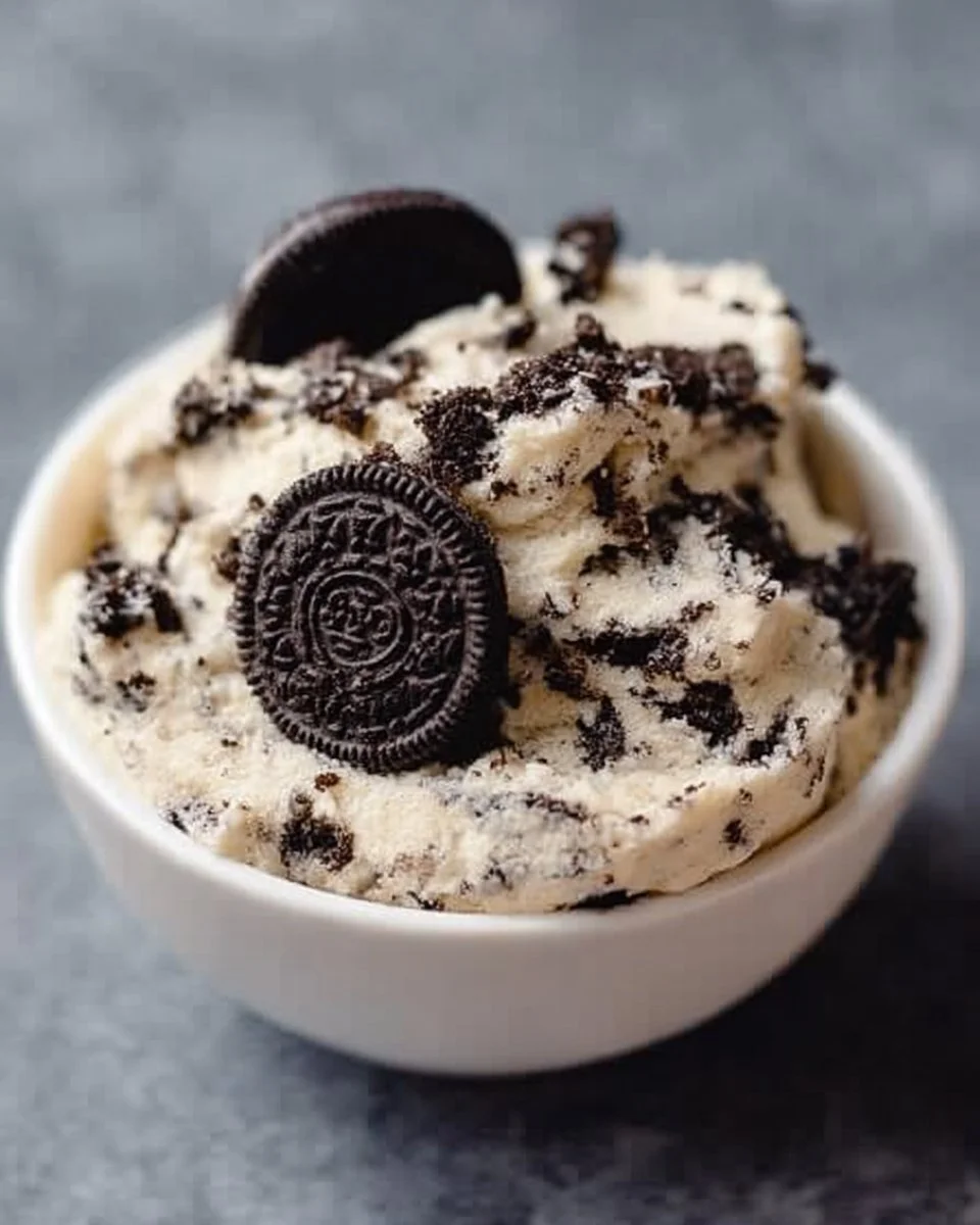 No-Bake Oreo-Keksteig mit Schokoladenstückchen und Oreo-Keksen