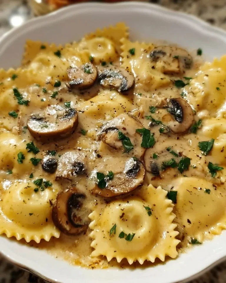 Hausgemachte Pilzsauce für Ravioli, cremig und voller Geschmack.