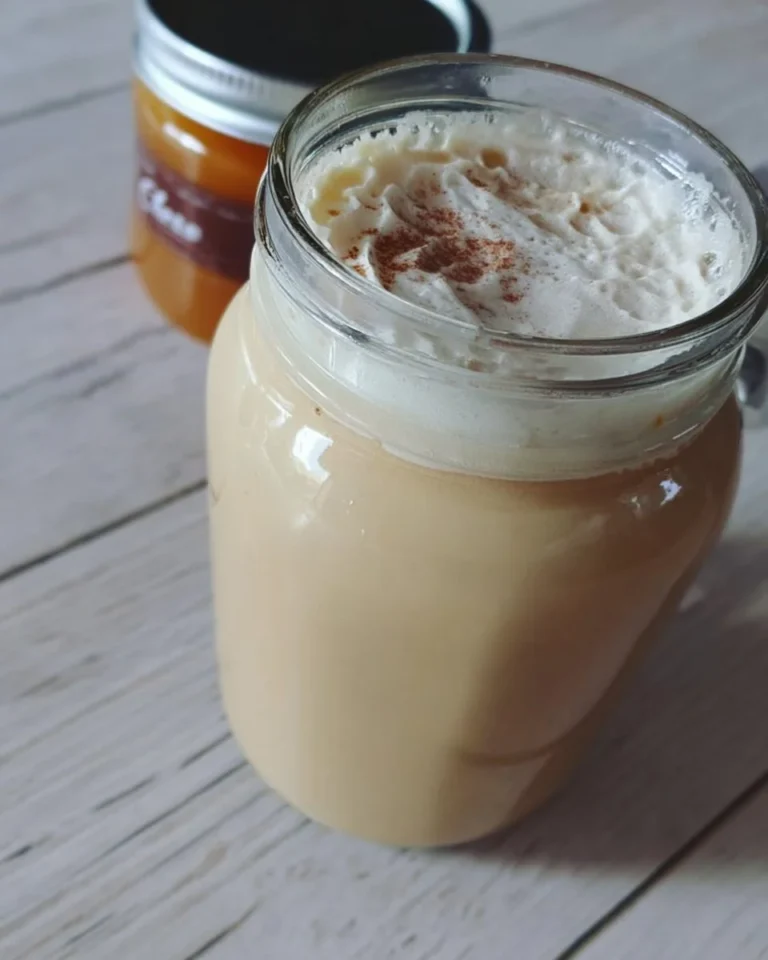 Rezept für gesalzenen Karamell-Kaffeerahm mit Kaffeetasse