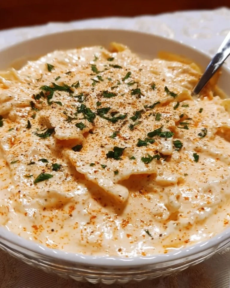 Hüttenkäse-Sauce in einer Schüssel, ideal für gesunde Rezepte und Dips