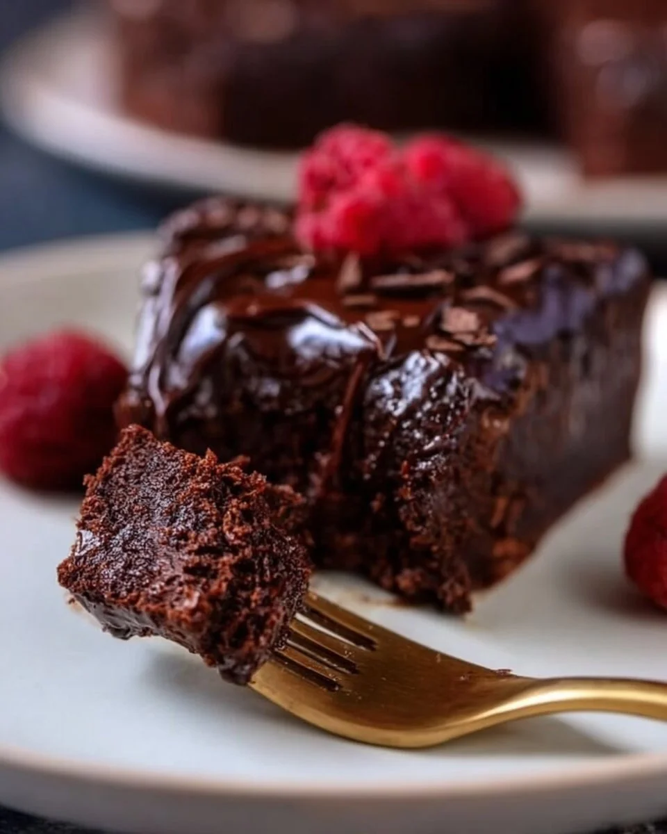 Gesunde mehlfreie Schokoladentorte mit Schokolade und Nüssen