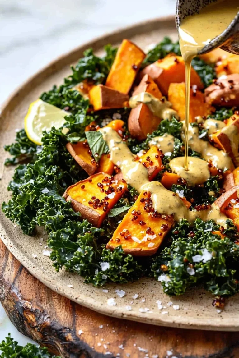 Leckere Sweet Potato Kale Salad mit cremigem Honig-Senf-Dressing