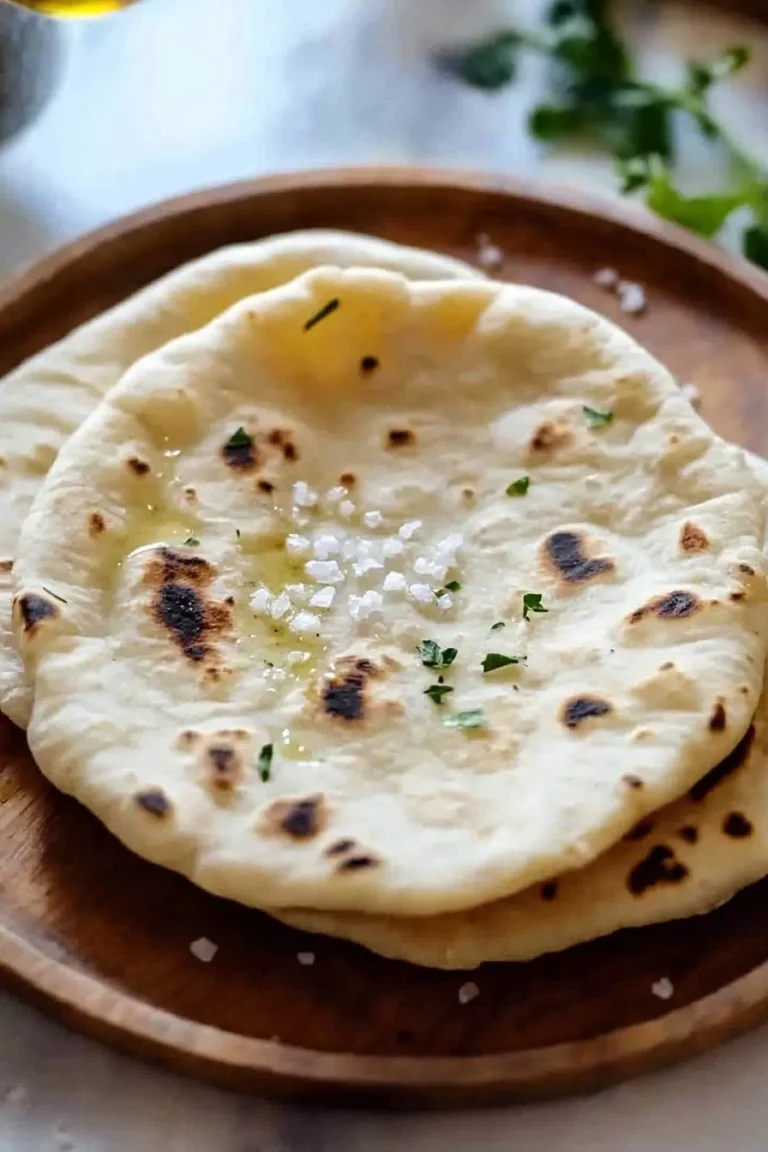 Glutenfreies Pita-Brot frisch gebacken und serviert