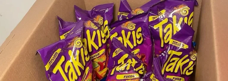 Scharfe Rollchips in einer Schüssel, ideal für Snack-Liebhaber.